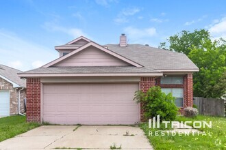 Building Photo - 814 Forest Oaks Dr