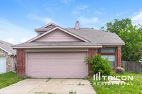 Building Photo - 814 Forest Oaks Dr
