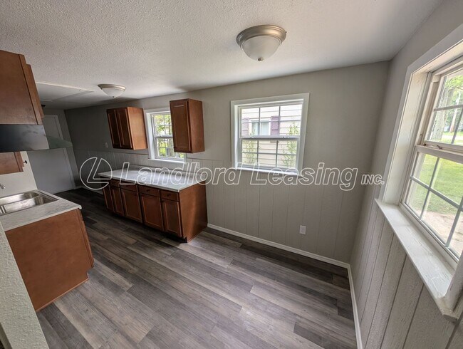 Building Photo - $795 Security Deposit Special!
