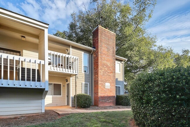 Building Photo - Rent Special on Adorable One Bedroom Condo...
