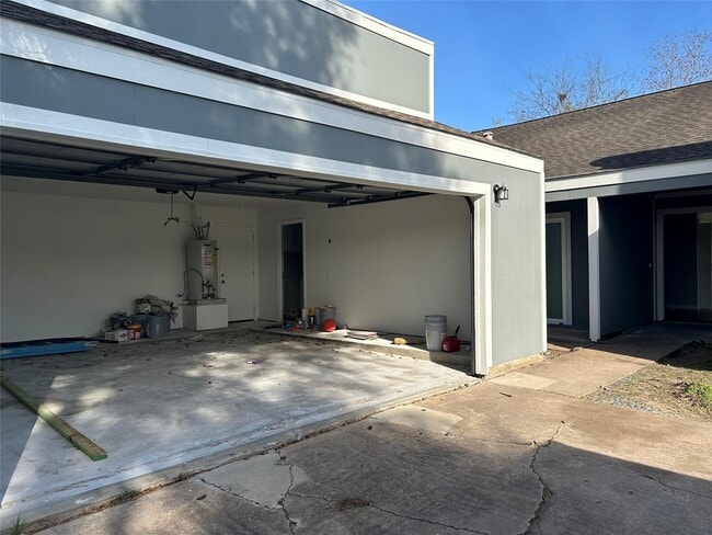 Building Photo - 11719 Pender Ln