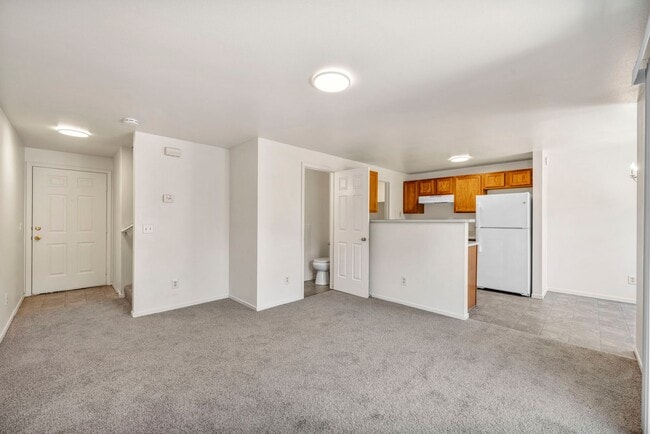 Building Photo - Updated Three Bedroom Townhome