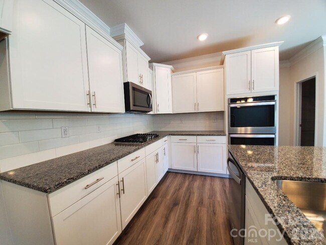 Building Photo - 3013 Lydney Cir