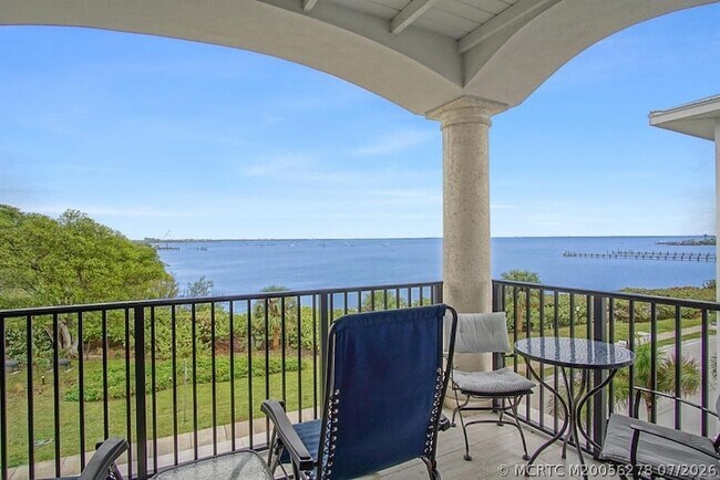 Building Photo - 3736 NE Indian River Dr