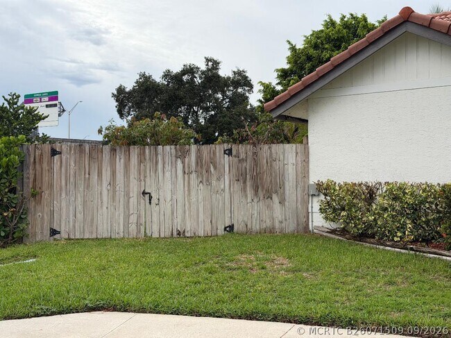 Building Photo - 199 SW 15th Ct