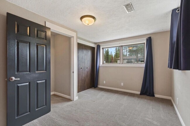 Building Photo - Beautiful 5-Bedroom Home in Mead School Di...