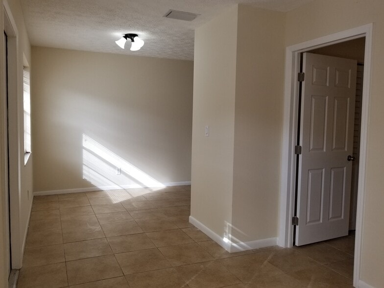 Building Photo - 2326 Monroe St