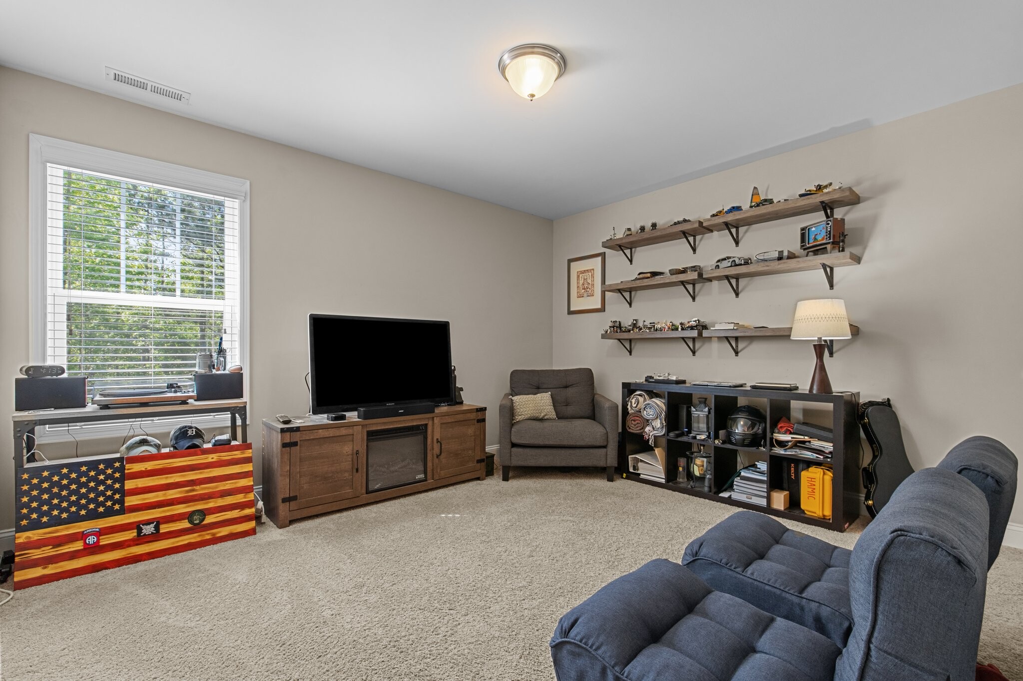 Building Photo - 789 Equestrian Way