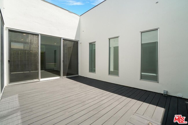 Building Photo - 2700 Coolidge Ave