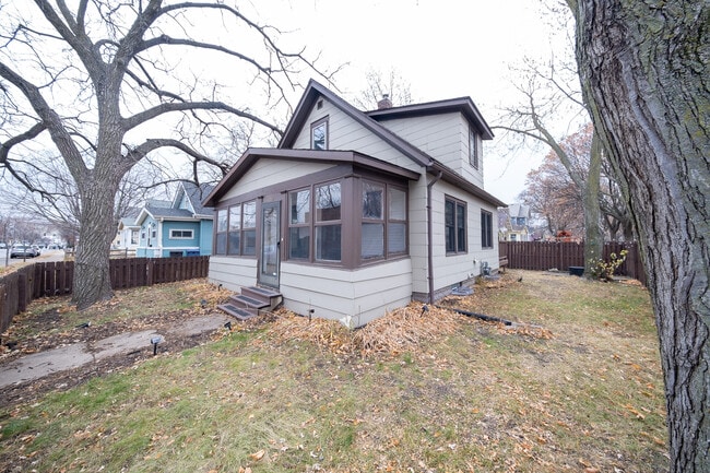 Building Photo - 2601 E 38th St