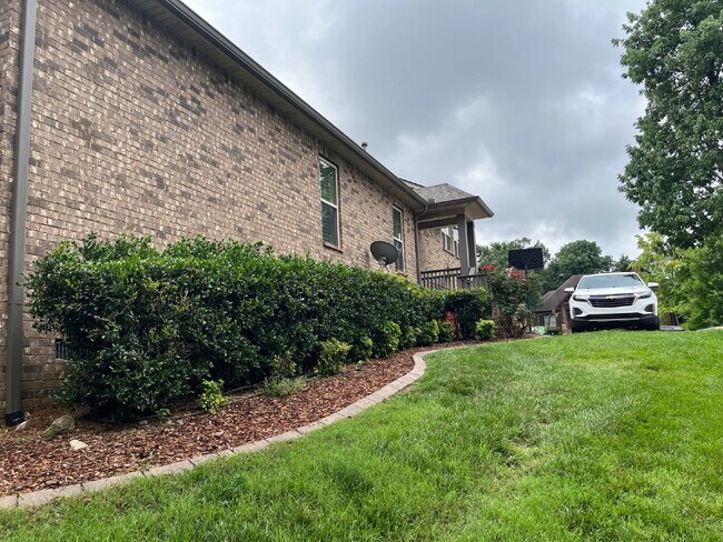 Building Photo - 1682 Sunset Park Dr
