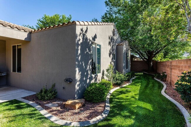 Building Photo - 3 bed 2 bath home!