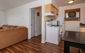 Building Photo - 204 Oak Blvd