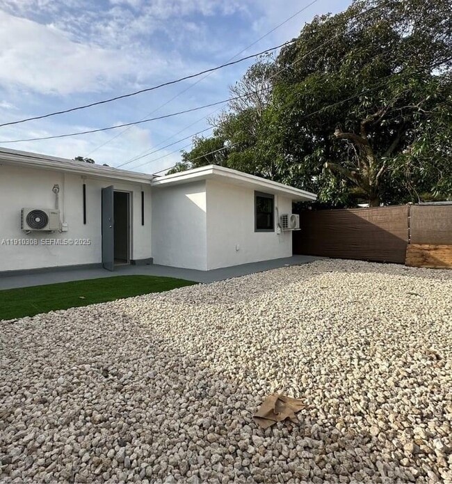 Building Photo - 2115 NW 185th St