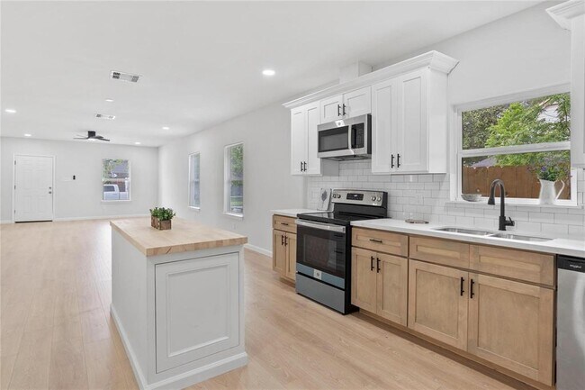 Building Photo - 2811 Winbern St