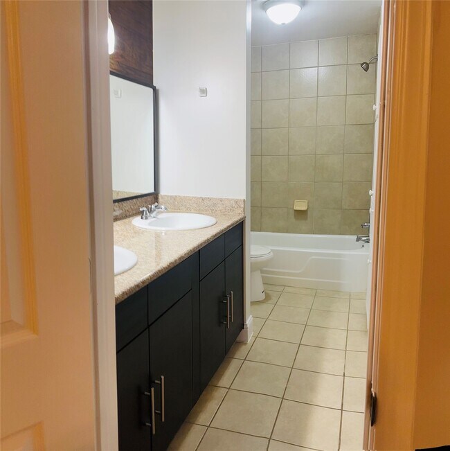 Building Photo - 5550 N Braeswood Blvd