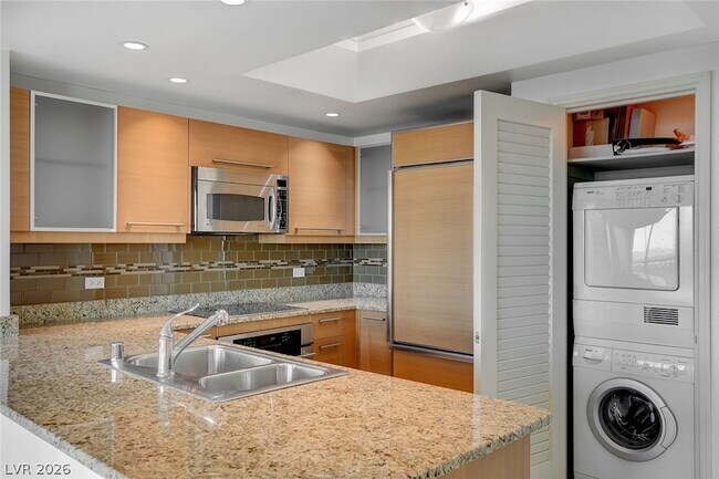 Building Photo - 322 E Karen Ave