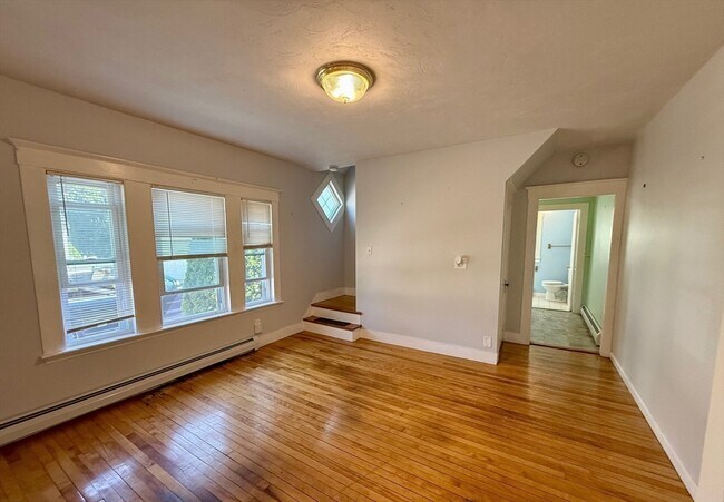 Building Photo - 104 S Main St