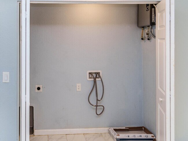 Building Photo - 133 W Park Ave