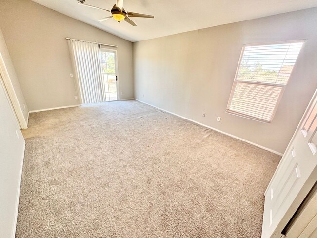 Building Photo - LIMITED TIME ONLY: $500 OFF 2ND MONTH'S RENT -MOVE IN W/IN TWO WEEKS TO TAKE ADVANTAGE of this Be...
