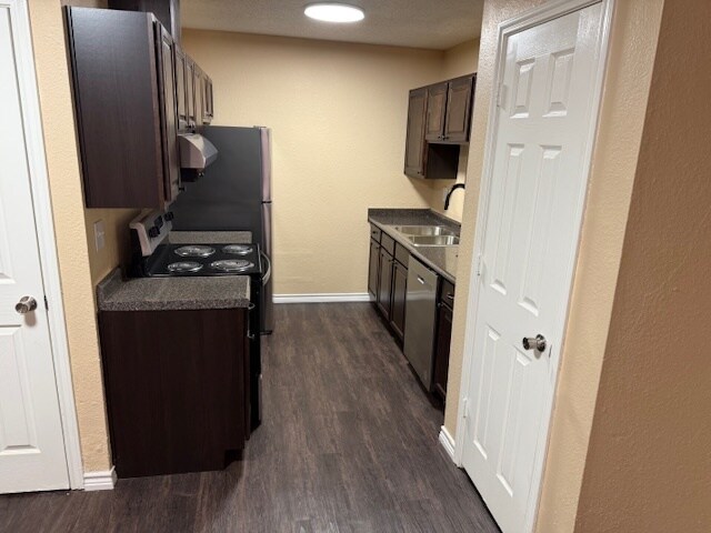 Primary Photo - Pine Wood Apartments