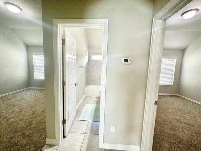 Building Photo - 1017 Hillrose Dr