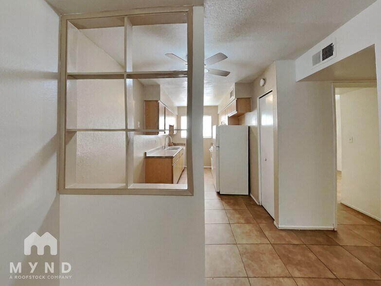 Building Photo - 260 W 8th Ave