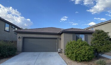 Building Photo - Spacious 3 Bed 2 Bath Home in Desirable Peoria Location