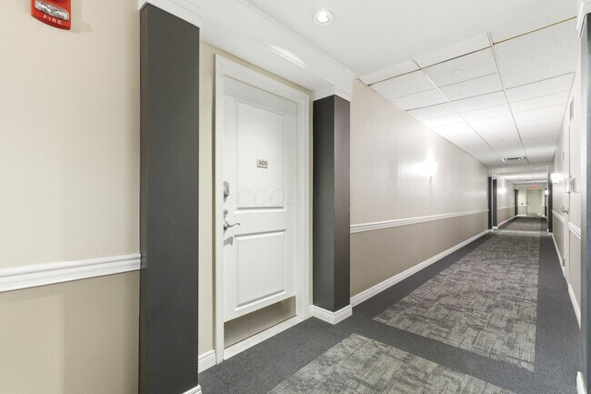 Building Photo - 250 Daniel Burnham Square