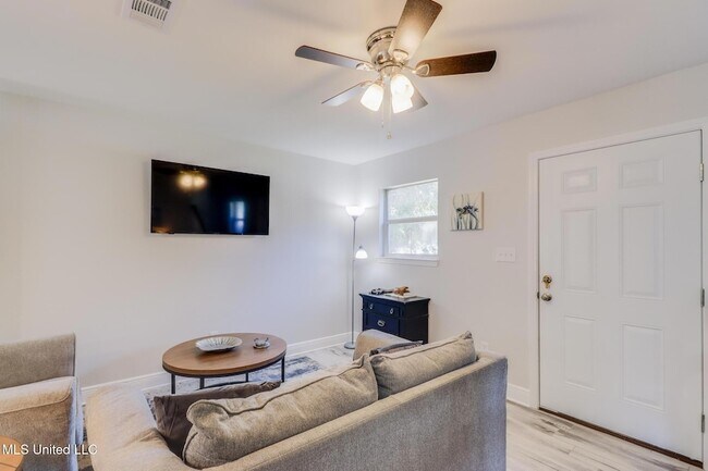 Building Photo - 229 Milray Ln