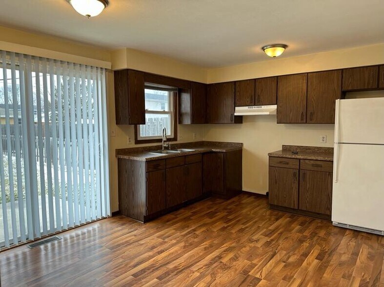 Building Photo - 1331 Primrose Ln