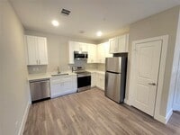 Building Photo - 1620 Crestdale Dr