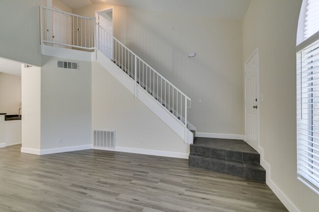 Building Photo - Modern 2-Bedroom Green Valley Townhome