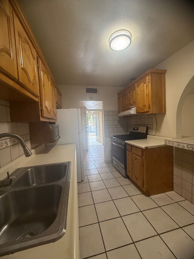 Building Photo - 426 Southwind Dr