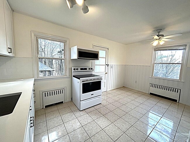 Building Photo - 8 Ridge St