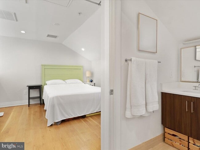 Building Photo - 631 D St SE