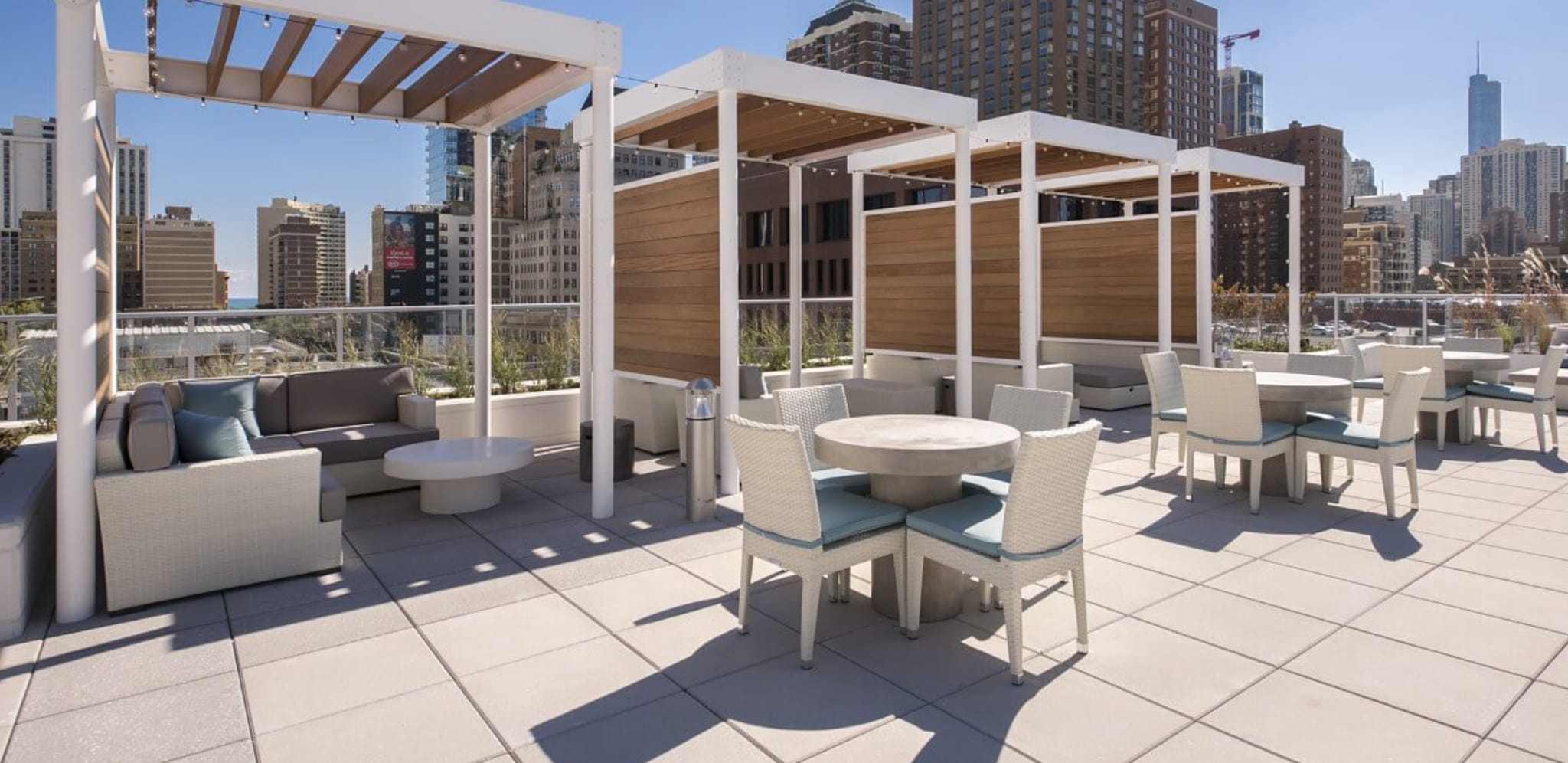 Building Photo - 1212 N La Salle Dr