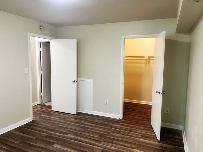 Building Photo - 2 Bed 1 Bath SE DC