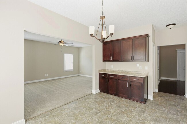 Building Photo - 4 Bedroom Griffin Park Home on Quiet Cul-de-Sac