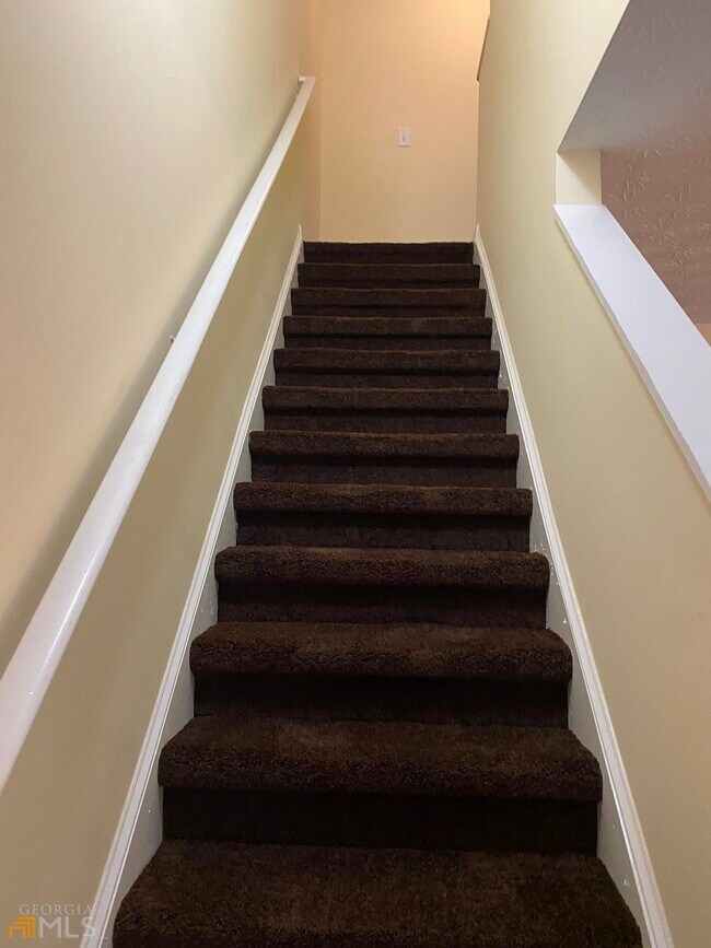 Building Photo - 7200 Grosbeak St