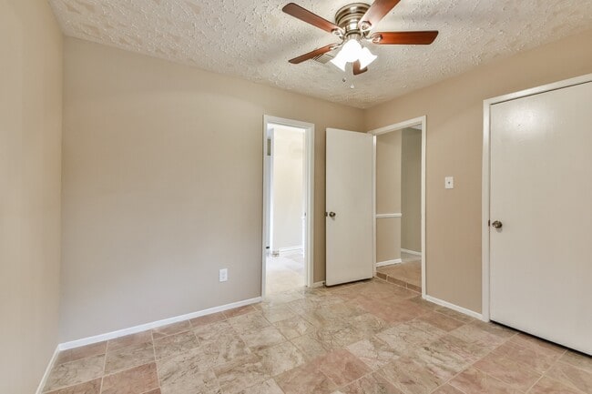 Building Photo - 9503 Bent Spur Ln