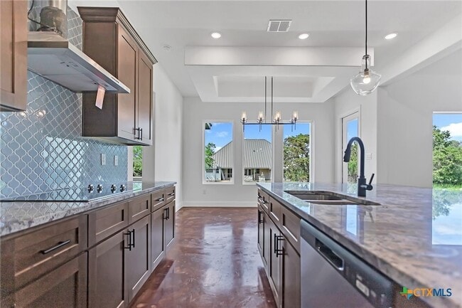 Building Photo - 102 Prairie