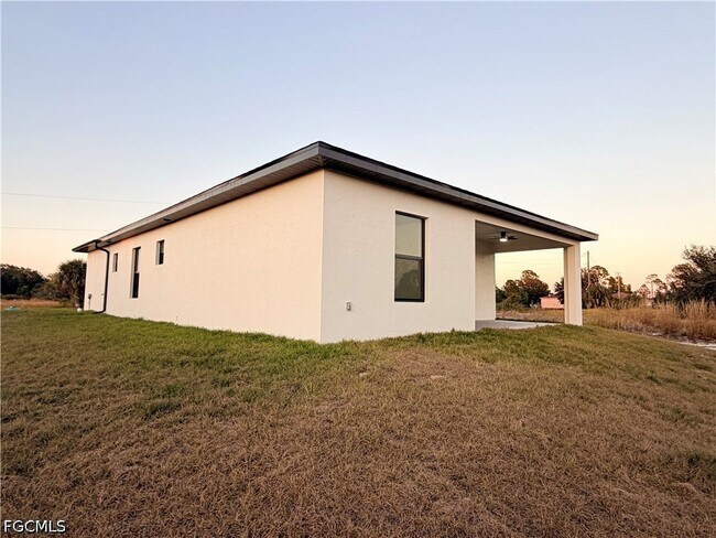 Building Photo - 844 Millpond St E