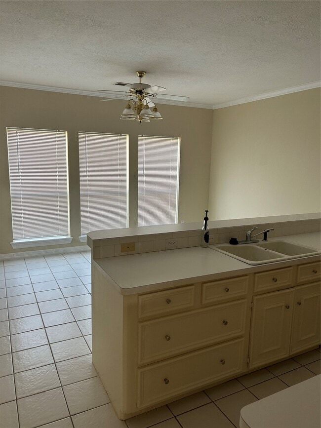 Building Photo - 17610 W Fawn River Cir