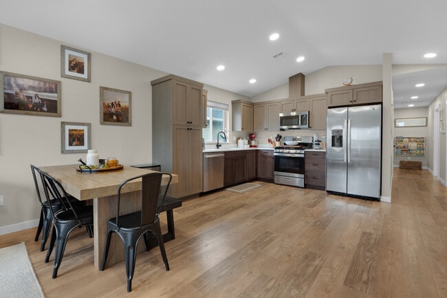 Building Photo - 1350-1313 13th Ave