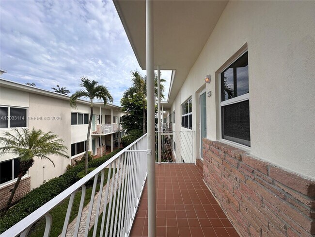 Building Photo - 1100 Venetian Way