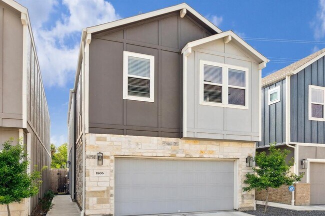 Building Photo - 1806 La Magnolia Dr