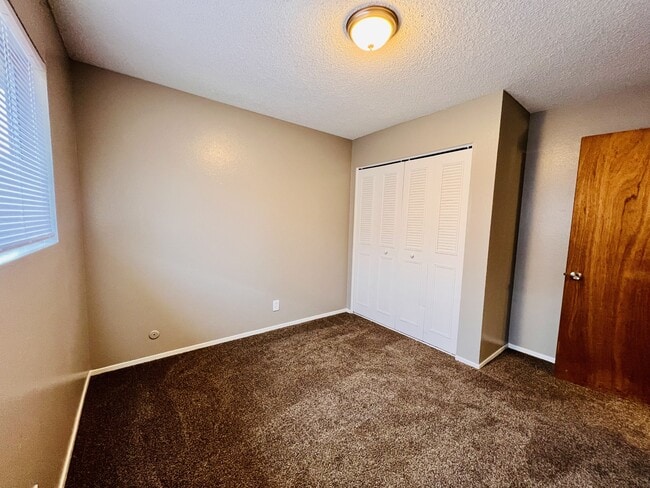 Building Photo - 3108 W Walnut Ave