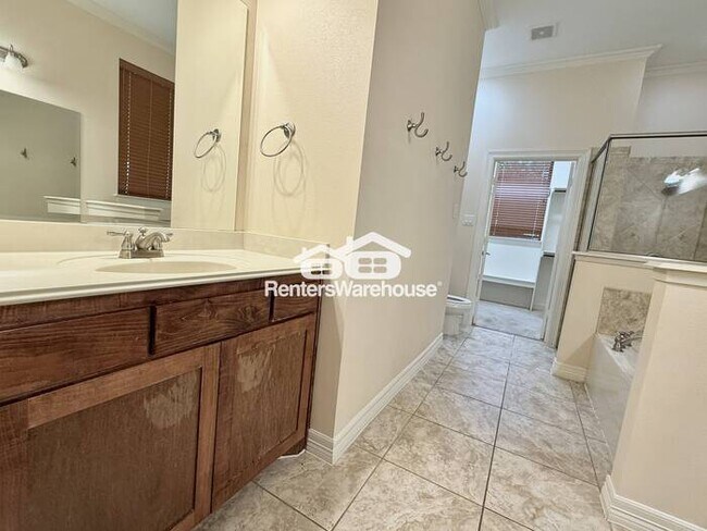 Building Photo - Beautiful 4 Bedroom Home just South of TCU!!!