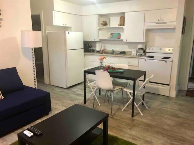 Building Photo - 5909 Bolm Rd